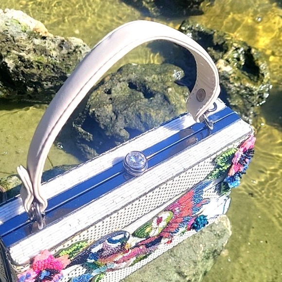 Mary frances spread your wings hummingbird bag - Picture 3 of 15